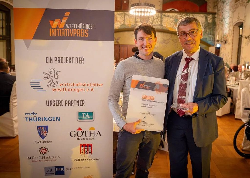 Preisverleihung Sandro-Neumann erhält von Landrat Krebs den Westthüringer Initiativpreis 2023