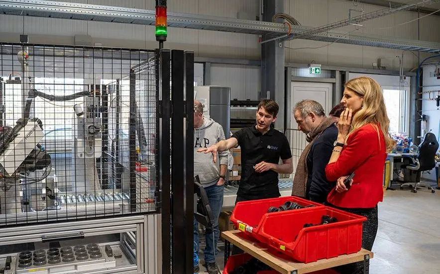 Thüringens Minister für Umwelt, Energie und Naturschutz Bernhard Stengele besucht die Firma GNV