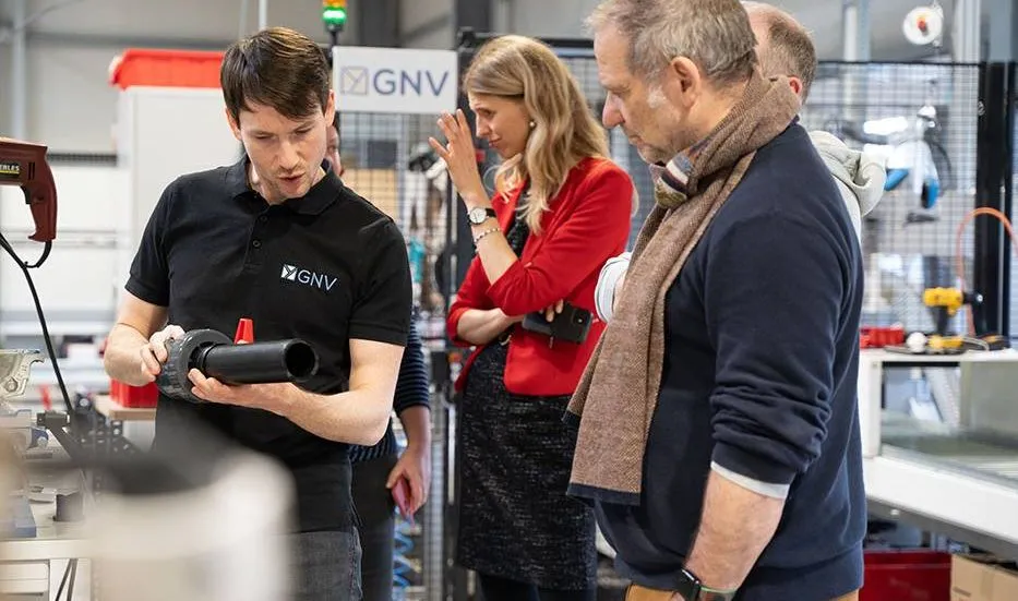 Thüringens Minister für Umwelt, Energie und Naturschutz Bernhard Stengele besucht die Firma GNV